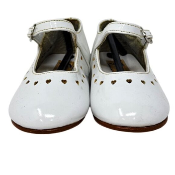 Granton Girls Mary Jane Shoes Size 5 1/2 With Heart Cutouts & Buckle Closure - Picture 2 of 6
